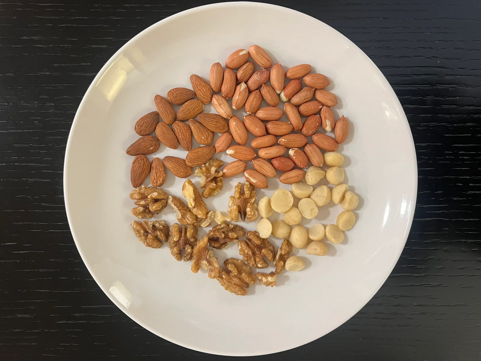 Assortiment de noix et graines, sources concentrées de magnésium et de nutriments essentiels