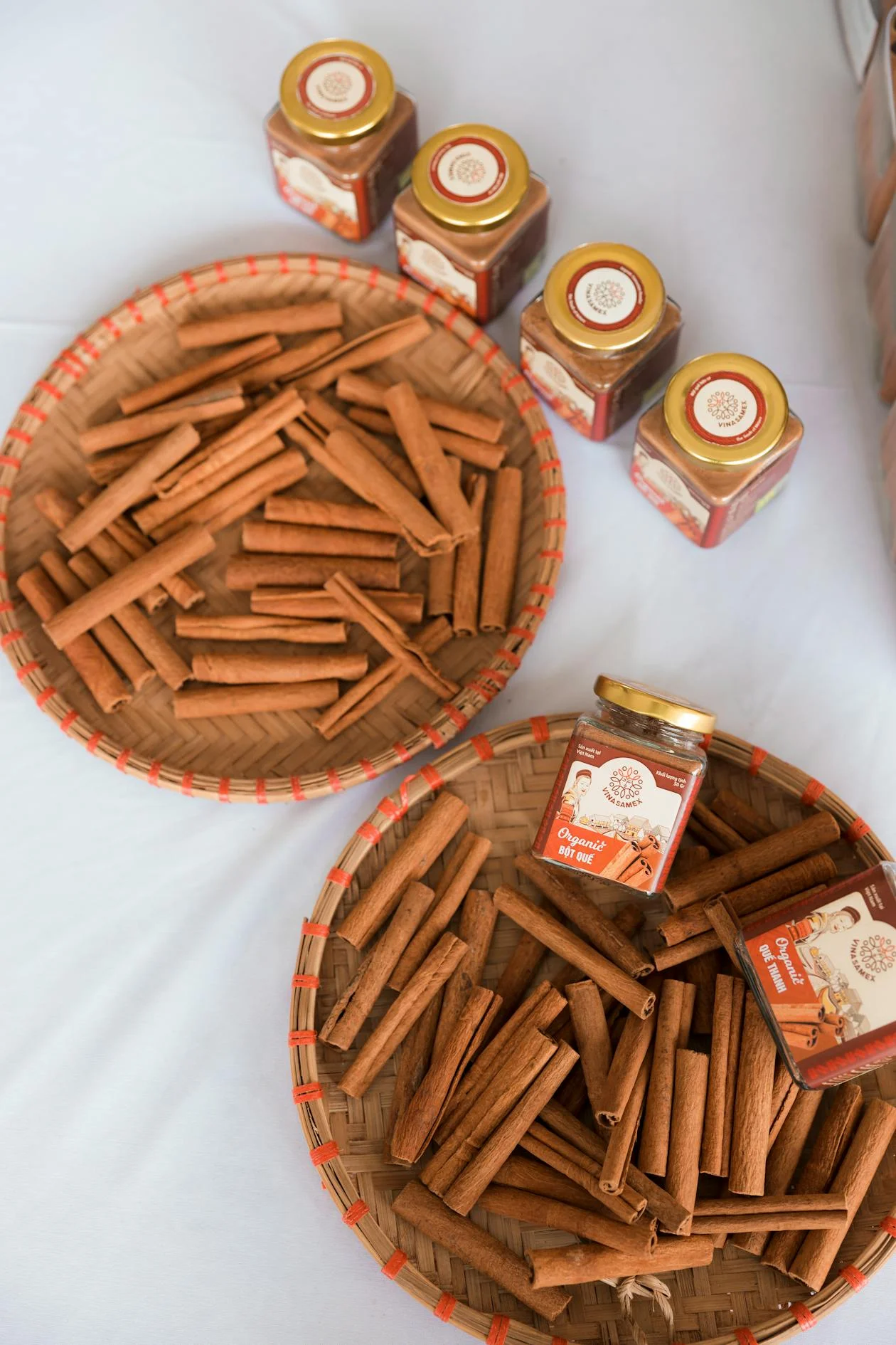 Bâtons de cannelle de Ceylan — écorce de Cinnamomum burmannii