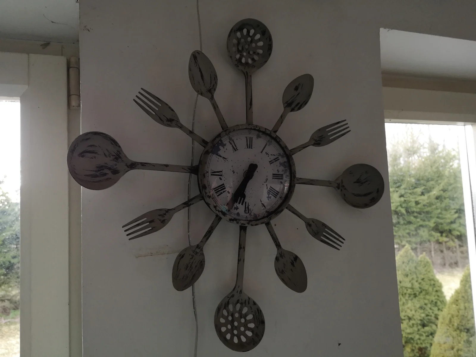 Horloge de cuisine symbolisant les horaires de repas en chrononutrition