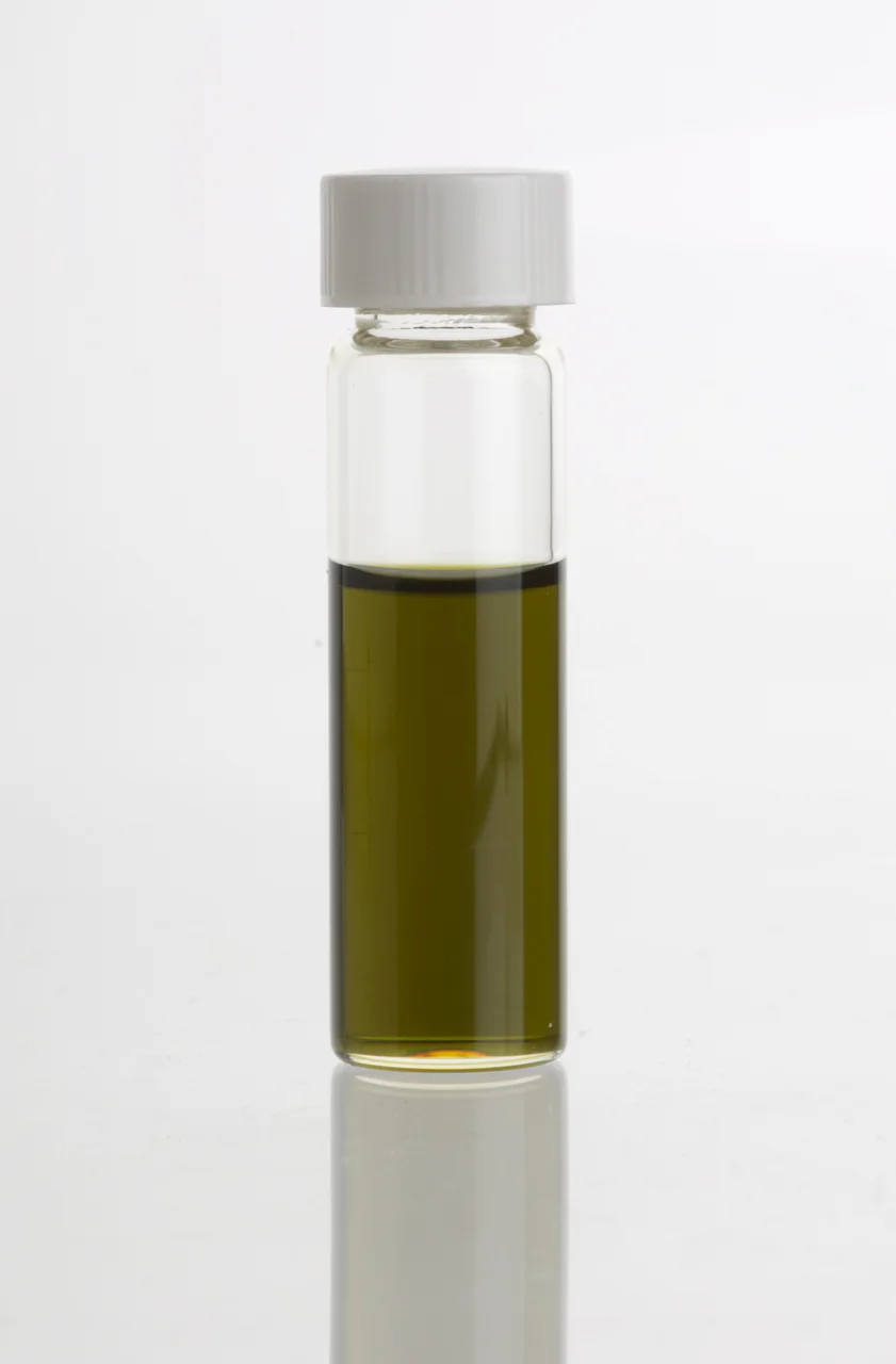 Flacon d'huile essentielle de bergamote utilisé en aromathérapie pour ses bienfaits anti-stress