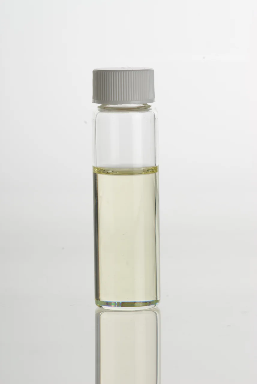 Flacon d'huile essentielle de palmarosa utilisée en cosmétique naturelle pour la peau