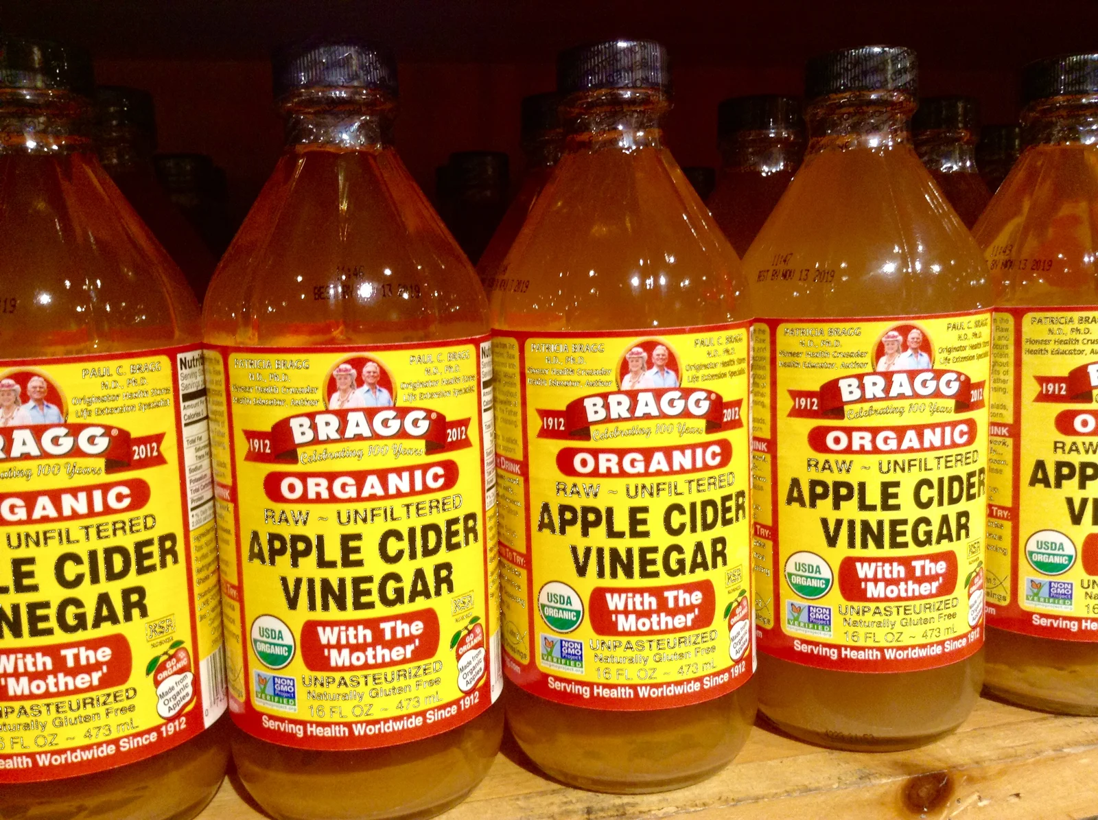 La mère du vinaigre : colonie de bactéries bénéfiques dans le vinaigre de cidre non filtré